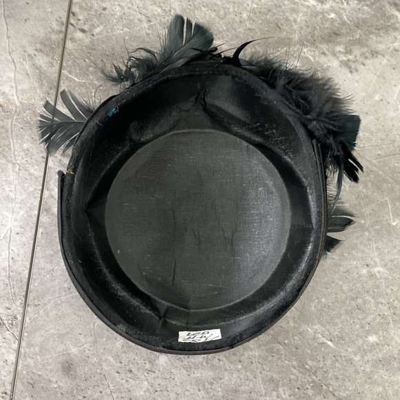 Vintage Pill Box Hat Feathers Black‎ Velvet Fascinator Formal Head Piece 22” - Picture 8 of 11